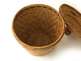 アタ　柄入蓋付きバスケットバリ島　特大　アジアン雑貨新品 アタ とんがり帽子の蓋付きバスケット アジアン雑貨 バリ