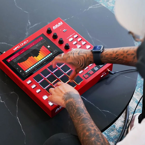 ダストカバープレゼント》 AKAI MPC ONE+ サンプラー + ヘッドホン KHP