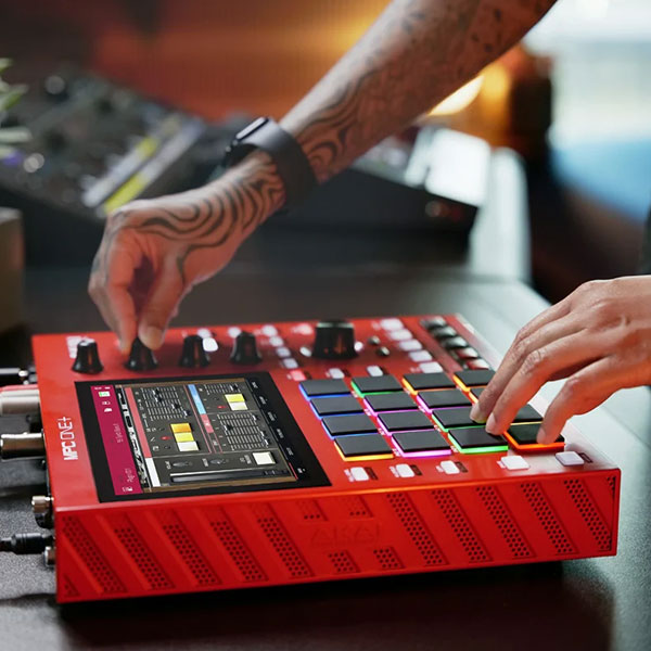 AKAI MPC ONE / ONE Plus(ONE+)用ダストカバー AKAI MPC ONE / ONE Plus(ONE+)用ダストカバー Amazon.com: Akai