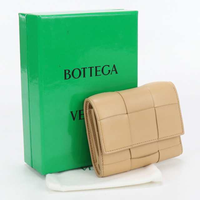 【中古】美品ボッテガ・ヴェネタ(BOTTEGA VENETA) カセット 三つ折り ファスナーウォレット レザー 750245 ﾍﾞｰｼﾞｭ系ランク：S us-1   ﾚﾃﾞｨｰｽの通販は 35,737円