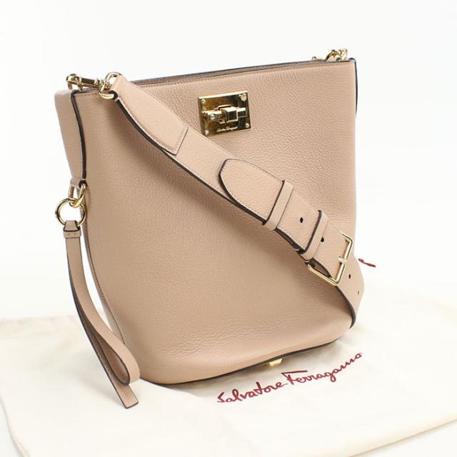 中古FERRAGAMO フェラガモ ショルダーバッグ 21 2892 ガンチーニ レディース ベージュ