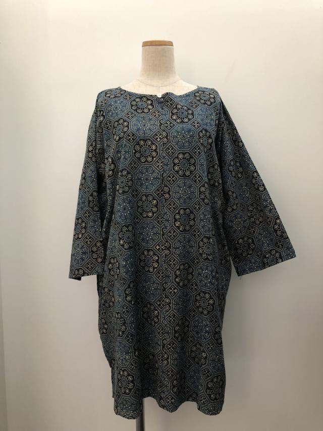 木版染め カフタンワンピース アイゾメ インド綿100 の通販はau Pay マーケット F