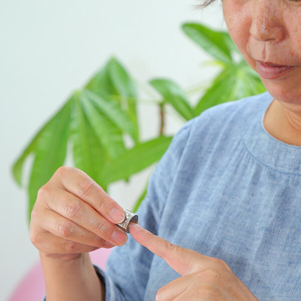 爪やすり 爪鑢 日本製 すり鉢くるくる爪やすり 4個セット 足立工業 送料無料