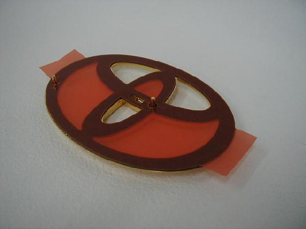 トヨタ純正　24金メッキゴールドエンブレム ［Tマーク・120mm×80mm］｜au PAY マーケット