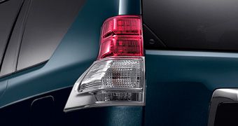 ランクル　プラド　PRADO 150系　純正　メッキ　リヤコンビガード トヨタ純正 メッキリヤコンビガード ランドクルーザープラド 150系前期