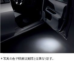 トヨタ純正　エントリーライト　アクア NHP10_2
