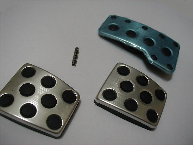 トヨタ純正　アルミペダルセット [M/T用]　ハイエース 200系
