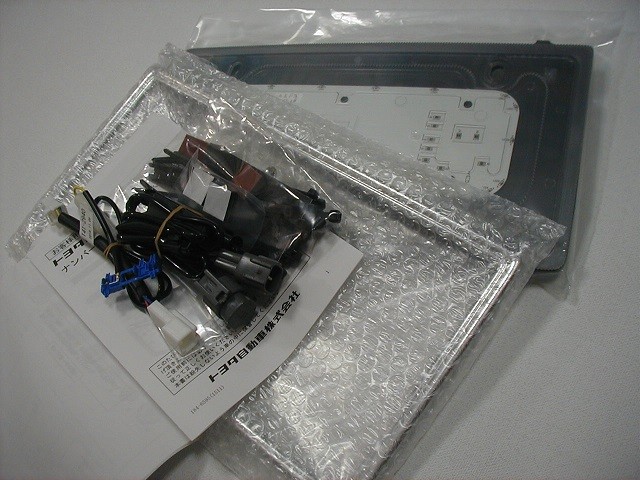 トヨタ純正　ナンバーフレームイルミネーション ［フロント］　マークＸ 130系後期_1