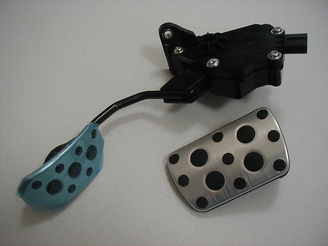 トヨタ純正　アルミペダルセット　ヴォクシー 80系の通販は 17,338円