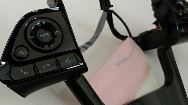 トヨタ純正　ステアリングスイッチ (ステアリングヒーター・音声認識・ハンズフリー通話ボタン付) [ピアノブラック]　プリウスＰＨＶ ZVW52_2