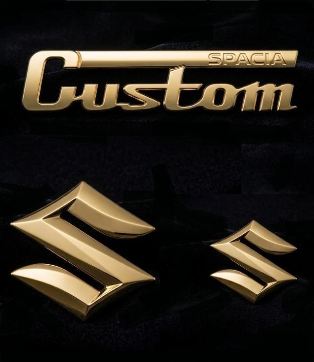 スズキ純正　ゴールドエンブレム ［フロント&リヤ・3点セット］　スペーシアカスタム MK54S・MK94S