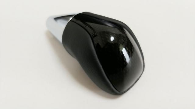 トヨタ純正　ブラックカーボン調&amp;本革シフトノブ　ハイエース 200系