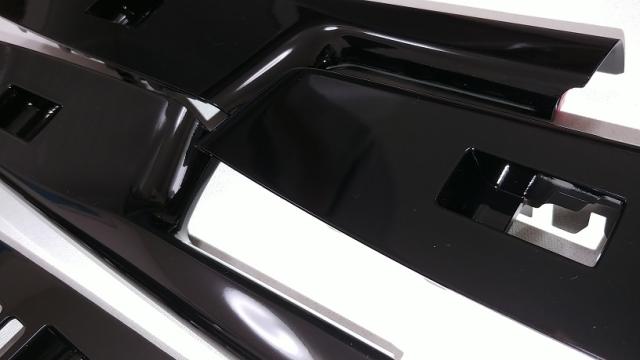 トヨタ純正　ドアインテリアパネル ［PWスイッチベース・ラメ入りピアノブラック］　プリウスα 40系_2