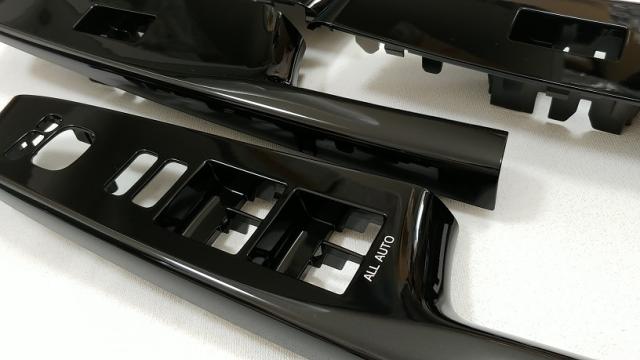 トヨタ純正　ドアインテリアパネル ［PWスイッチベース・ラメ入りピアノブラック］　プリウスα 40系_1