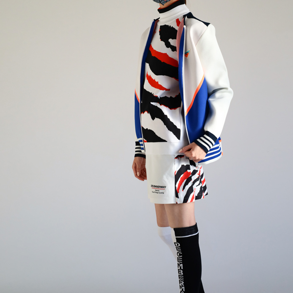 【美品】ディセンバーメイ 長袖ハイネックシャツ 黒×ライトブルー 表微起毛 ネックロゴ レディース ゴルフウェア ディセンバーメイ 当店限定 ディセンバーメイ ゴルフ モックシャツ レディース