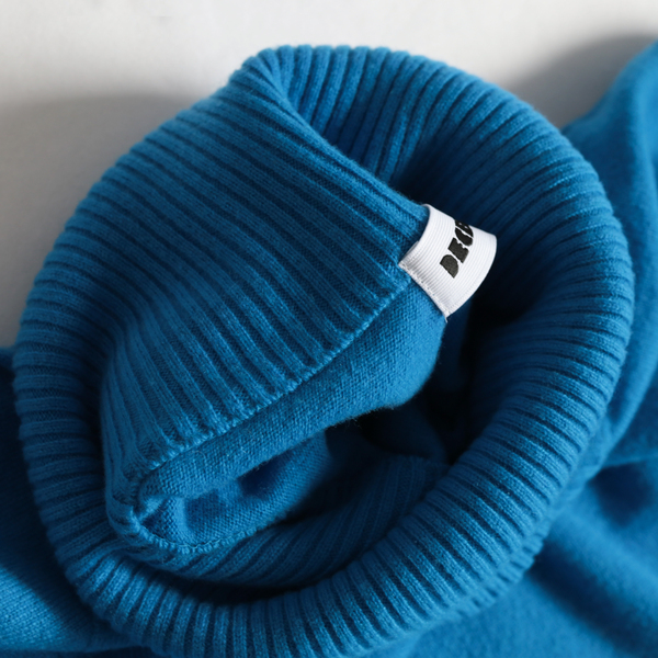 ディセンバーメイ シームレス カシミアニット ハイネック カシミア100