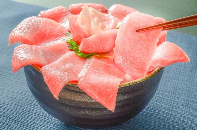 訳あり 本マグロ 本まぐろ 中トロ 切り落とし 合計 1kg 詰め合わせ 形が不揃いなだけで超お得 【訳あり わけあり 訳アリ 本鮪 鮪 まぐろ マグロ クロマグロ 刺身 寿司 海鮮丼 冷凍 築地 豊洲 maguro】_3