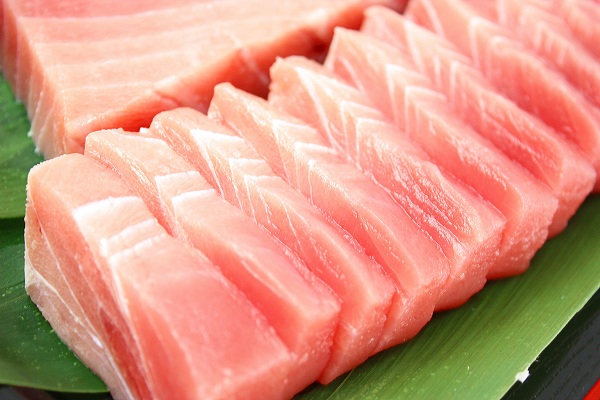 築地の極上！メバチマグロ 中トロ 2kg 築地の王様ブランドまぐろ とろける美味いしさで人気ダントツ1番は中トロ！【鮪 まぐろ マグロ メバチまぐろ めばちまぐろ 目鉢まぐろ 中トロ】_2