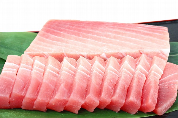 築地の極上！メバチマグロ 中トロ 2kg 築地の王様ブランドまぐろ とろける美味いしさで人気ダントツ1番は中トロ！【鮪 まぐろ マグロ メバチまぐろ めばちまぐろ 目鉢まぐろ 中トロ】_1