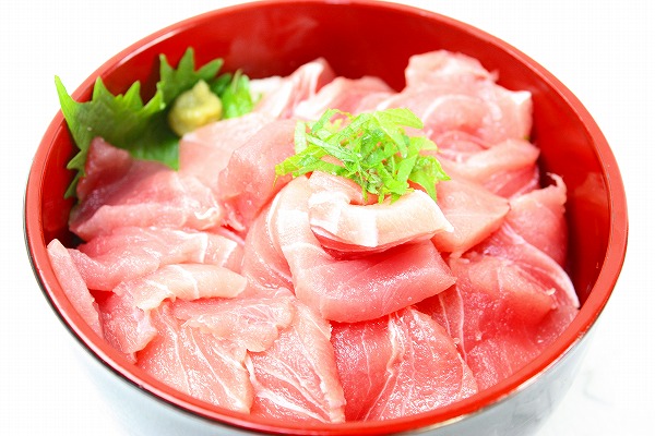 築地の極上！メバチマグロ 中トロ 2kg 築地の王様ブランドまぐろ とろける美味いしさで人気ダントツ1番は中トロ！【鮪 まぐろ マグロ メバチまぐろ めばちまぐろ 目鉢まぐろ 中トロ】_4