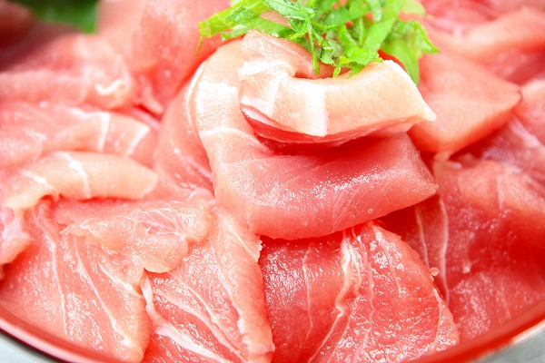 築地の極上！メバチマグロ 中トロ 2kg 築地の王様ブランドまぐろ とろける美味いしさで人気ダントツ1番は中トロ！【鮪 まぐろ マグロ メバチまぐろ めばちまぐろ 目鉢まぐろ 中トロ】_5