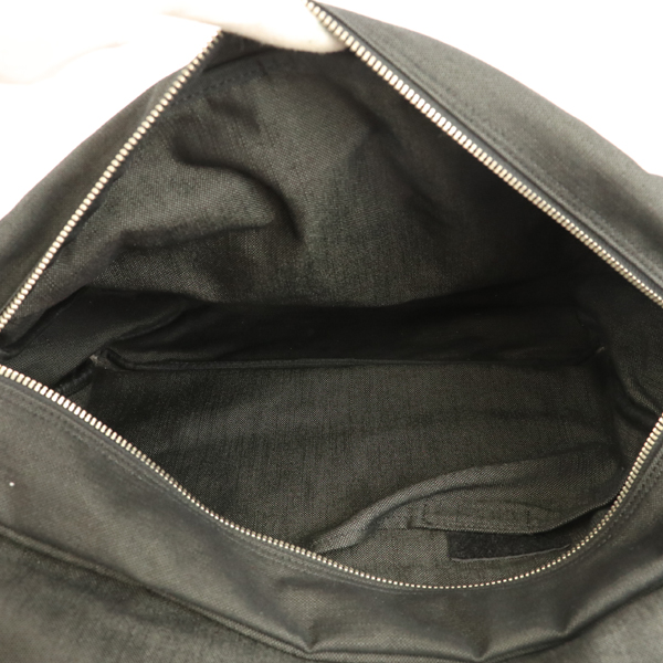 ポーター Porter 吉田カバン スモーキーライン ブラック キャンバス ショルダーバッグ メッセンジャーバッグ メンズ 斜め掛け Hon 中の通販はau Pay マーケット Everydaygoldrush