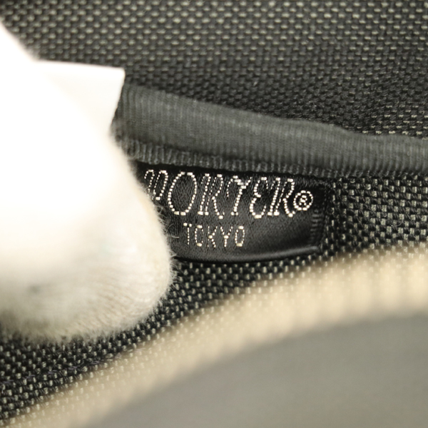 ポーター Porter 吉田カバン スモーキーライン ブラック キャンバス ショルダーバッグ メッセンジャーバッグ メンズ 斜め掛け Hon 中の通販はau Pay マーケット Everydaygoldrush