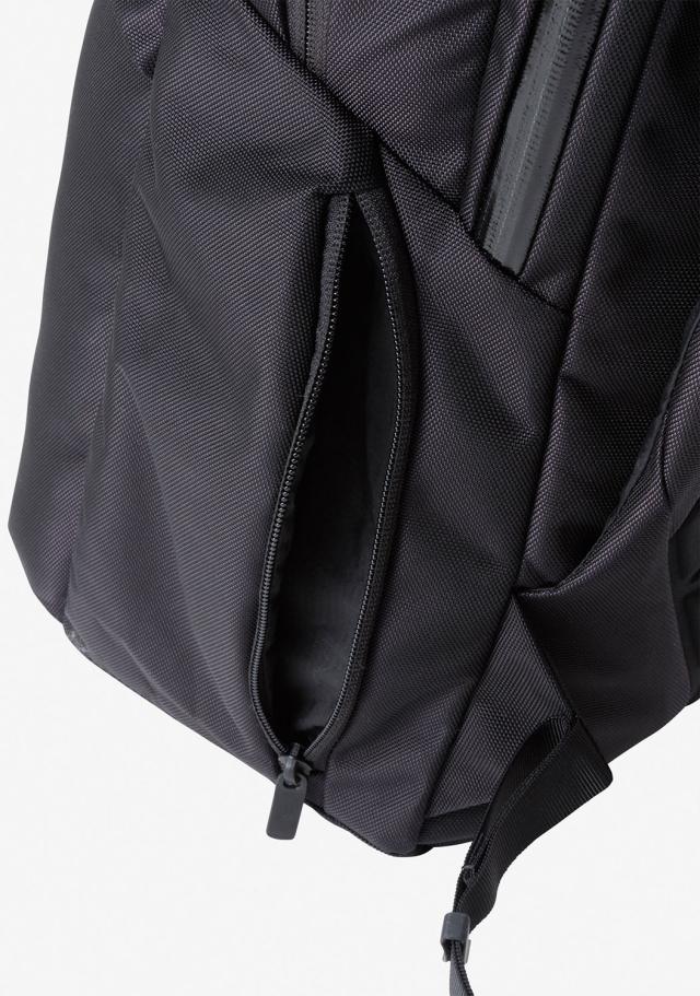 ザ・ノース・フェイス THE NORTH FACE アウトドア シャトルデイパック Shuttle Daypack リュック バックパック かばん 24.5L ビジネス 仕事 通勤 パソコン収納 機能的 高強度 シンプル  NM82329 K