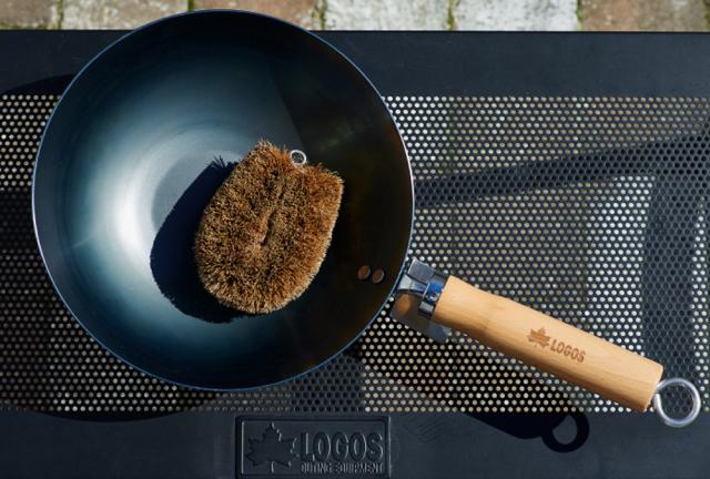 ロゴス LOGOS アウトドア LOGOS 鉄の職人中華鍋 キャンプ 調理器具 料理 コンパクト シーズニング不要 グランピング 軽量 油ならし不要 たき火 日本製 ソロキャンプ 鉄 81062268_3