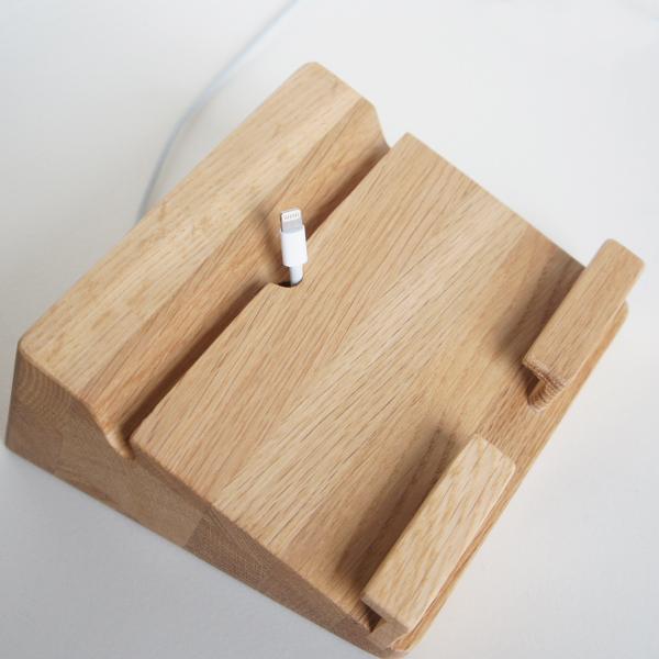 タブレットスタンド 木製 天然木 Ipadスタンド タブレットpcスタンド おしゃれ ウッドタブレットスタンド 充電しながら オークの通販はau Pay マーケット マンモスビレッジ Au Pay店