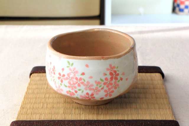 茶道】未使用 抹茶茶碗 桜紋様 淡いピンク色の下地に華やかな桜が絵