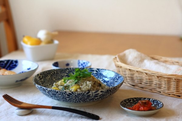 藍染タコ唐草 6.8寸深皿 日本製 美濃焼 古来からある伝統の柄