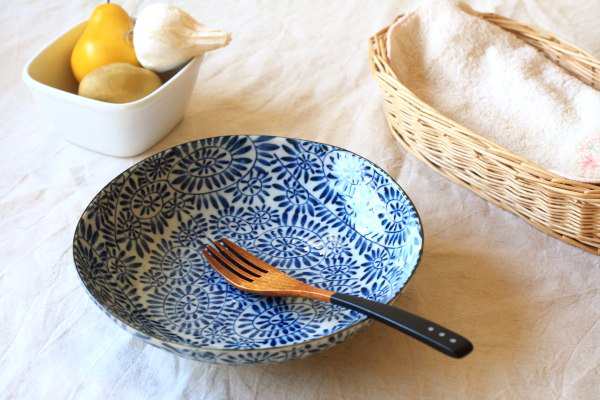 藍染タコ唐草 6.8寸深皿 日本製 美濃焼 古来からある伝統の柄