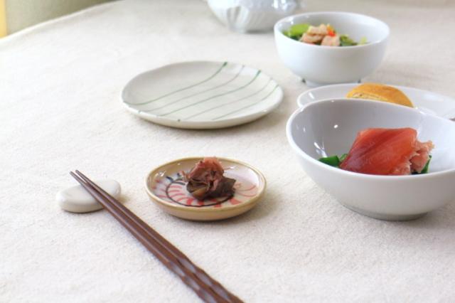 デイゴ 小皿 国産 美濃焼 和食器 器 皿 陶器 磁器 おしゃれ かわいい 一人暮らし 和食 和皿 和風 沖縄 南国 食器 豆皿 丸皿 醤油 漬物の通販はau Pay マーケット セラポッケ かわいい陶器のお店