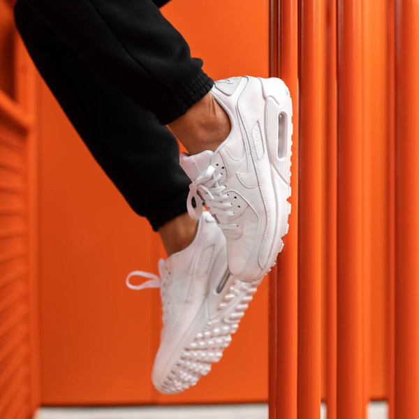 ナイキ エアマックス 90 LTR メンズ スニーカー NIKE AIR MAX 90 LTR CZ5594-100  ^【nike241】^の通販はau PAY マーケット - YELLOW au PAY マーケット店