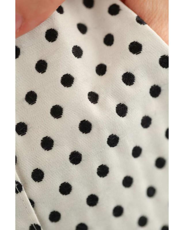 再入荷3月9日 パイピング裾のドット柄テーパードパンツ cawaii