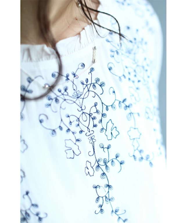 葡萄の蔦刺繍ブラウス w50991 S〜L 2L〜3L cawaii レディース ブラウス 春 夏 ブラウス 半袖 五分袖 フリル ボリューム袖 チュニック シフォンブラウス バルーンスリーブ ぽわん袖 カジュアル シャツ ブラウス 白 ホワイト 春新作 夏新作 新作 きれいめ 30代 50代 60代 40代 葡萄の蔦刺繍ブラウス w50991 S〜L 2L〜3L cawaii レディース ブラウス