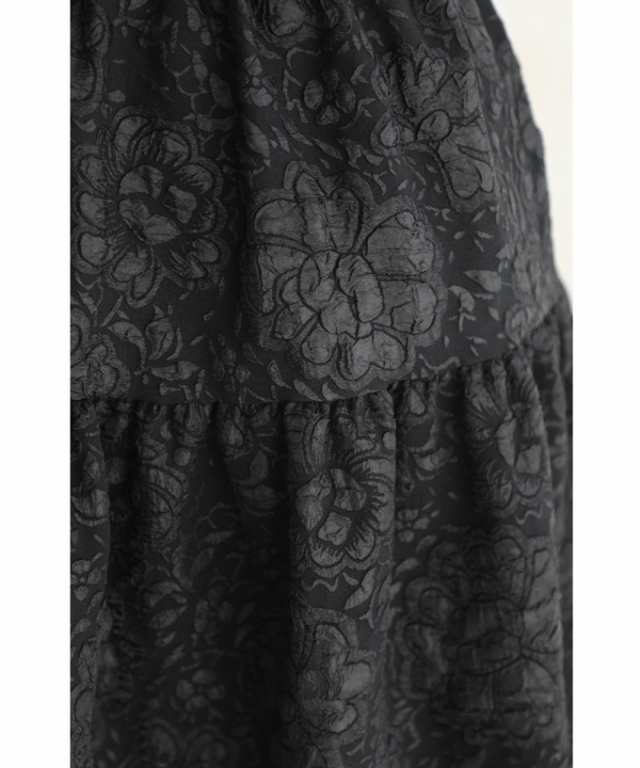 再入荷9月10日 （黒）ふわりと可愛い艶花浮かぶミディアムスカート (S
