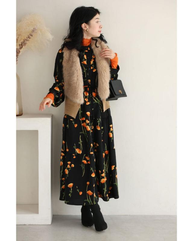 再入荷11月4日 （黒）夕陽色に染まる花柄ロングワンピース（紐付き