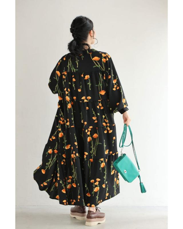 再入荷11月4日 （黒）夕陽色に染まる花柄ロングワンピース（紐付き