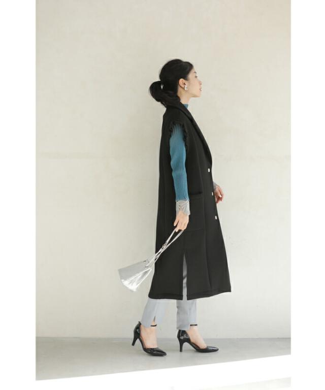 再入荷1月25日 （黒）肩を包み込むフリルショルダーロングジレ