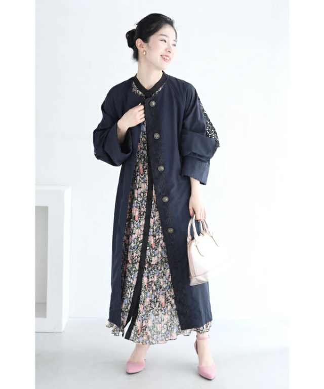 再入荷2月2日 （ベルト付き）後ろ姿に浮かぶ可愛いパンチングレースの