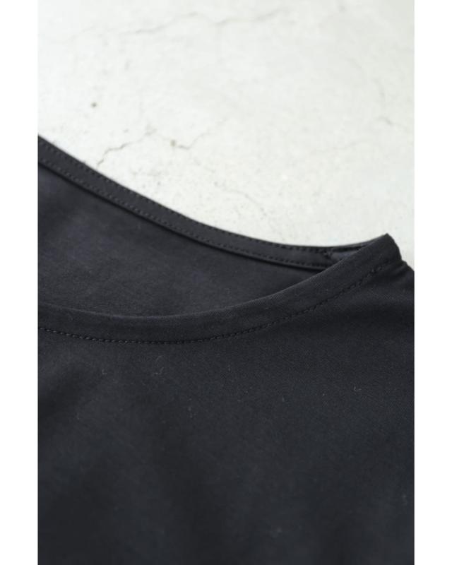 再入荷7月29日 （黒）流れるアシンメトリーフリルラインのカットソー