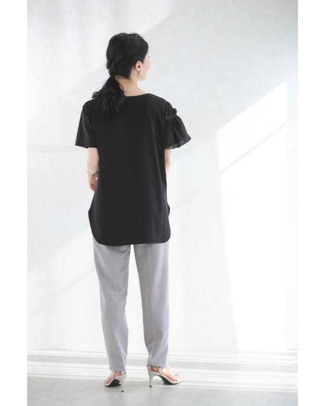 再入荷7月29日 （黒）流れるアシンメトリーフリルラインのカットソー