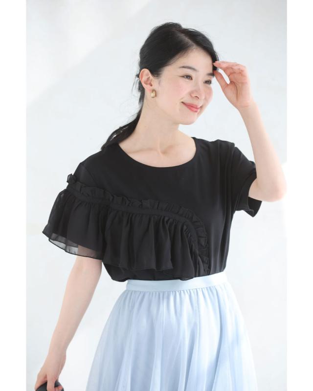 再入荷7月29日 （黒）流れるアシンメトリーフリルラインのカットソートップス cawaii fse00092od S~L対応 春 夏 ブラック 伸縮 日常使い おでかけ 旅行 女子会 薄手 涼感性 大人可愛い レディース ファッション 大人 ママ ミセス 30代 40代 50代 再入荷7月29日 （黒）流れるアシンメトリーフリルラインのカットソー