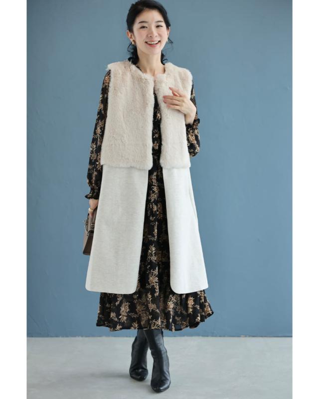 新作11月18日 手触りふわふわファーのミルクティーカラーロングジレ