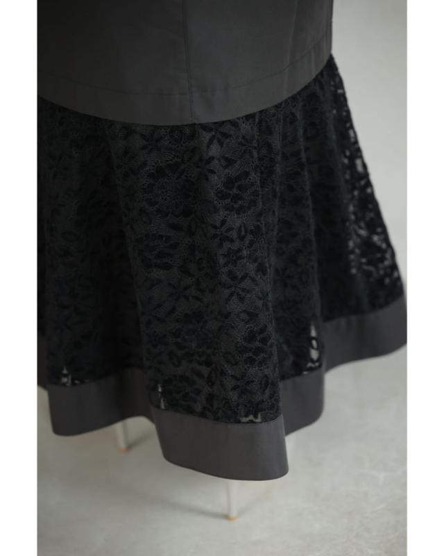 再入荷12月1日 （黒）レース広がるマーメイドラインロングスカート