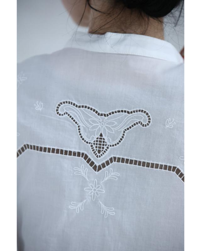 再入荷9月5日 エレガントなカットワークレースのシャツトップス cawaii