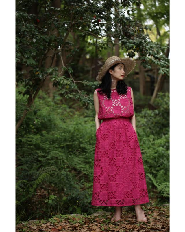 再入荷7月5日 目を惹く華やかピンクのブロックレースロングスカート