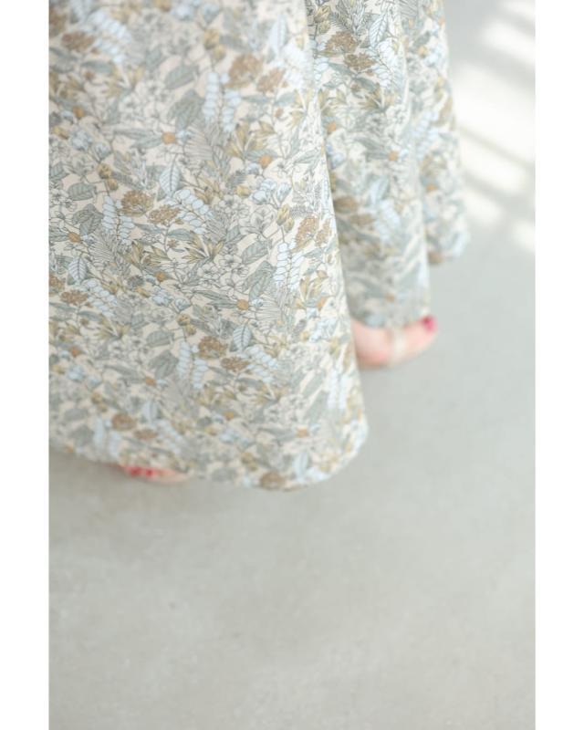 再入荷9月5日 首元タックの淡いボタニカル柄ロングワンピース cawaii